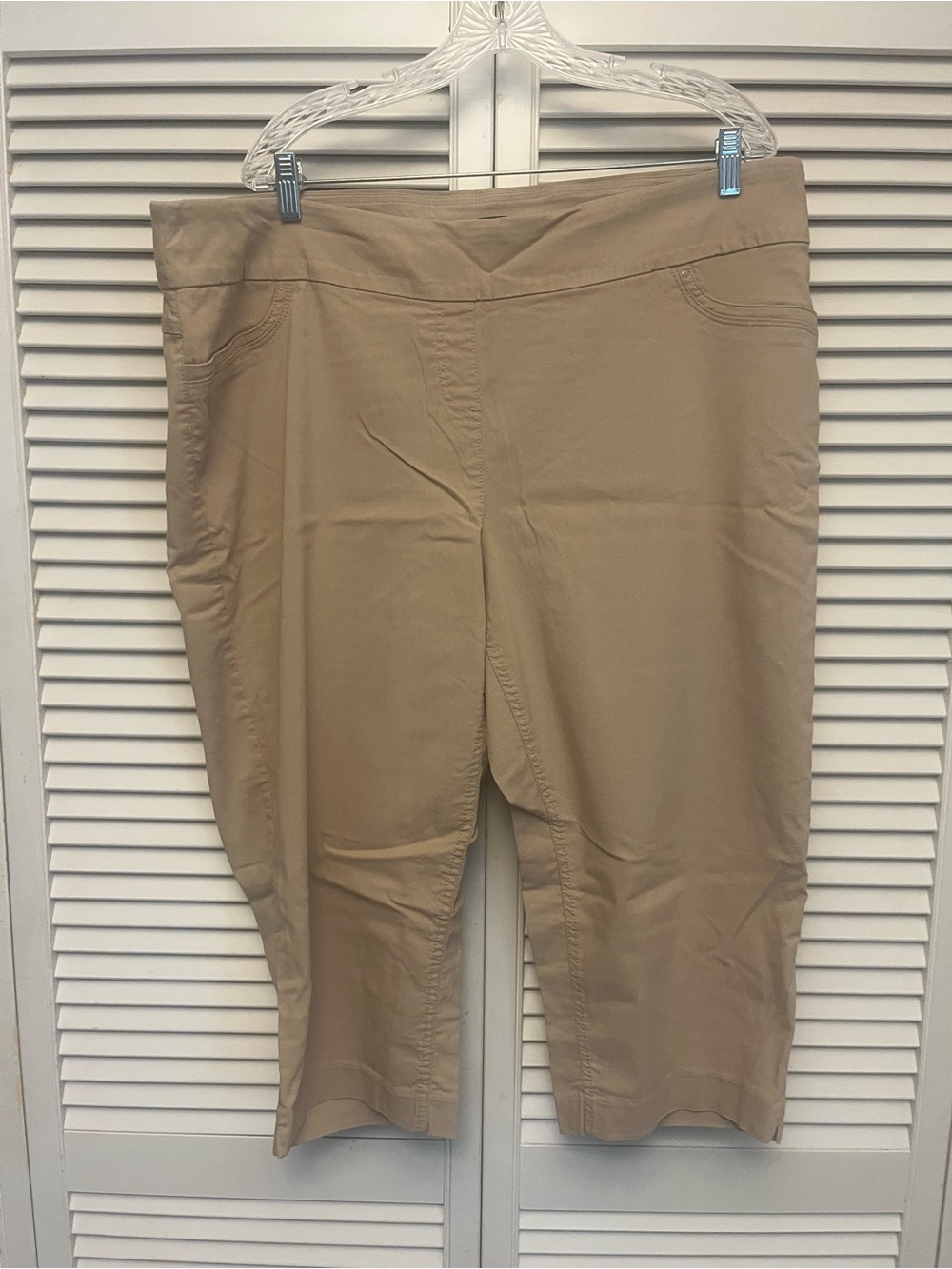 Westbound Khaki Stretch Capri Pants